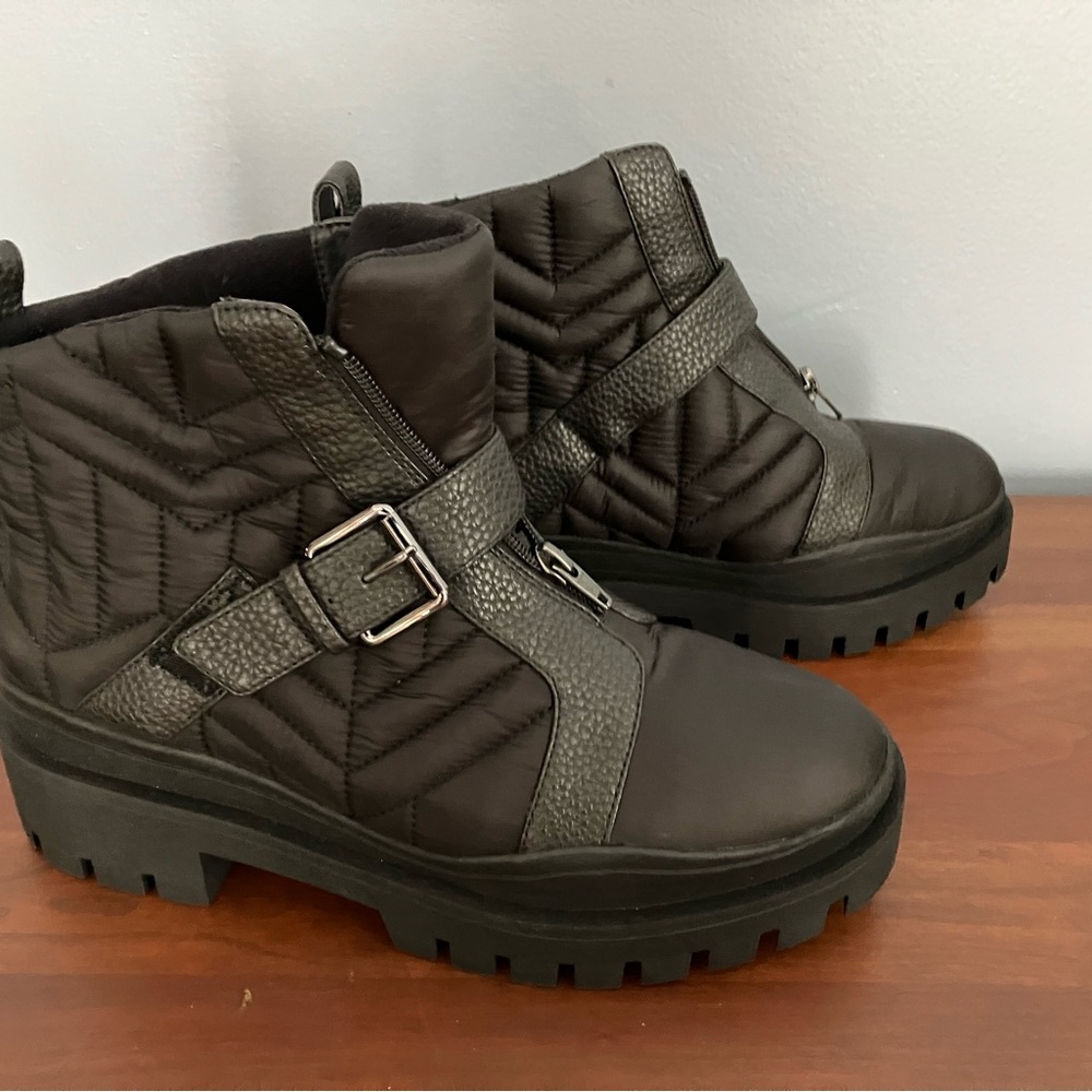 Vionic Jahara boots 9.5. Wore twice
